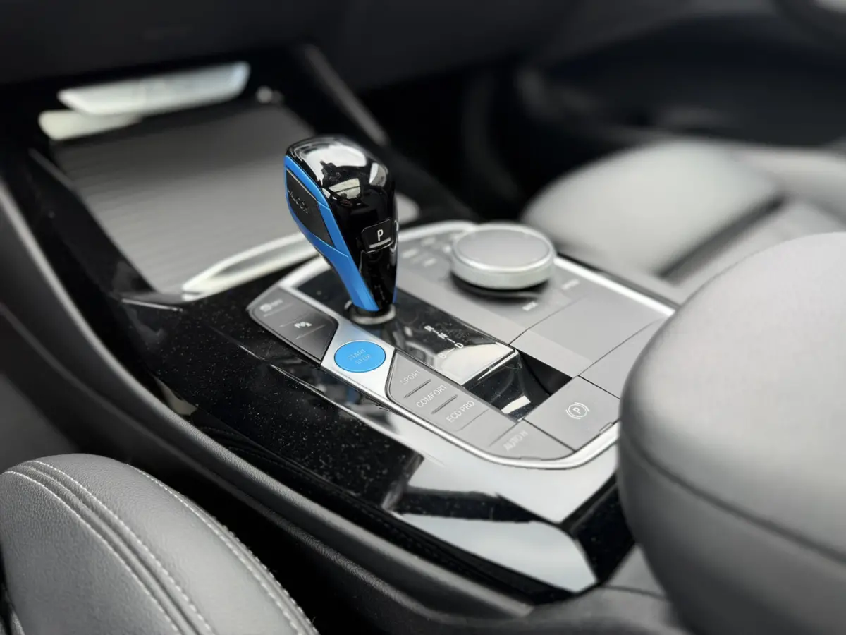 High Executive 80 kWh M Sport Panoramadak ACC Leder Keyless Entry Carplay Achteruitrijcamera BMW Live Dashboard Professional Stuurwielverwarming