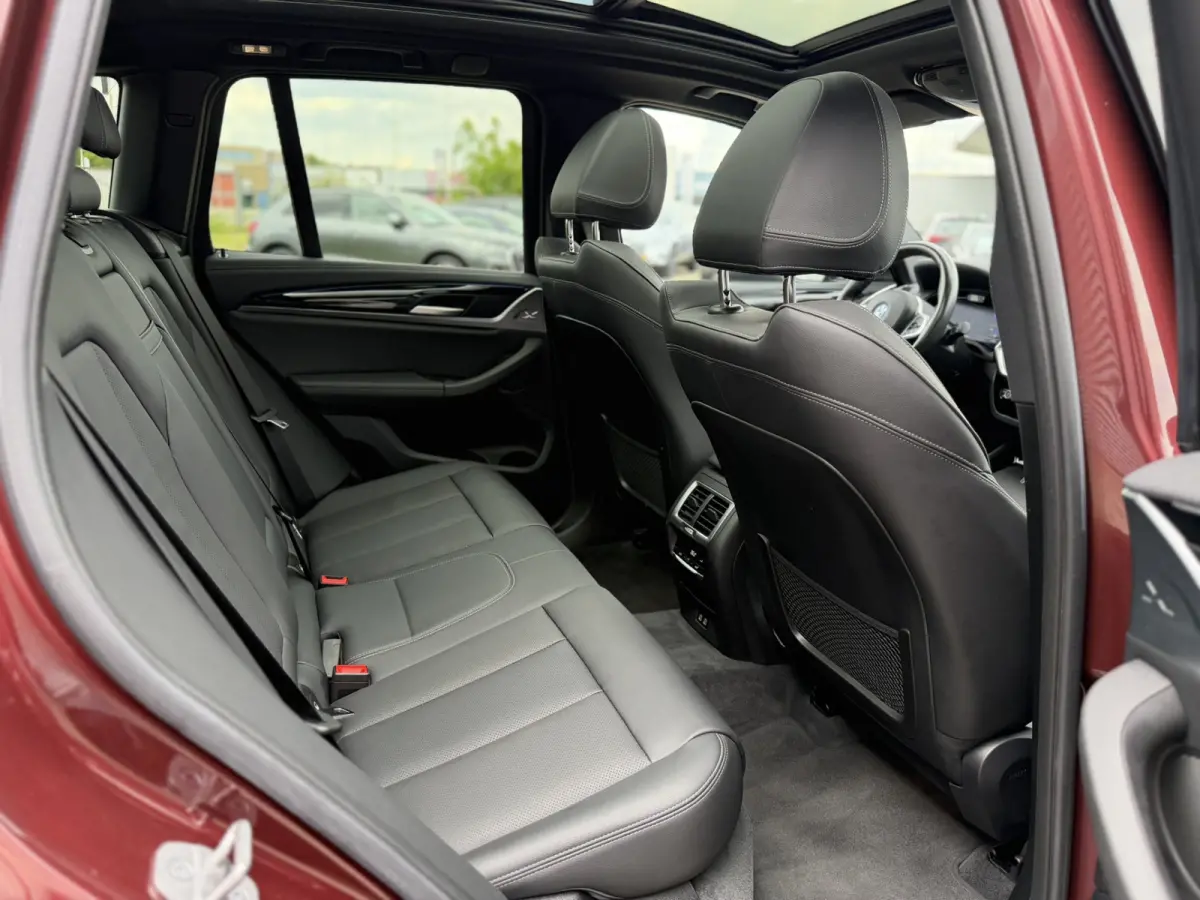 High Executive 80 kWh M Sport Panoramadak ACC Leder Keyless Entry Carplay Achteruitrijcamera BMW Live Dashboard Professional Stuurwielverwarming