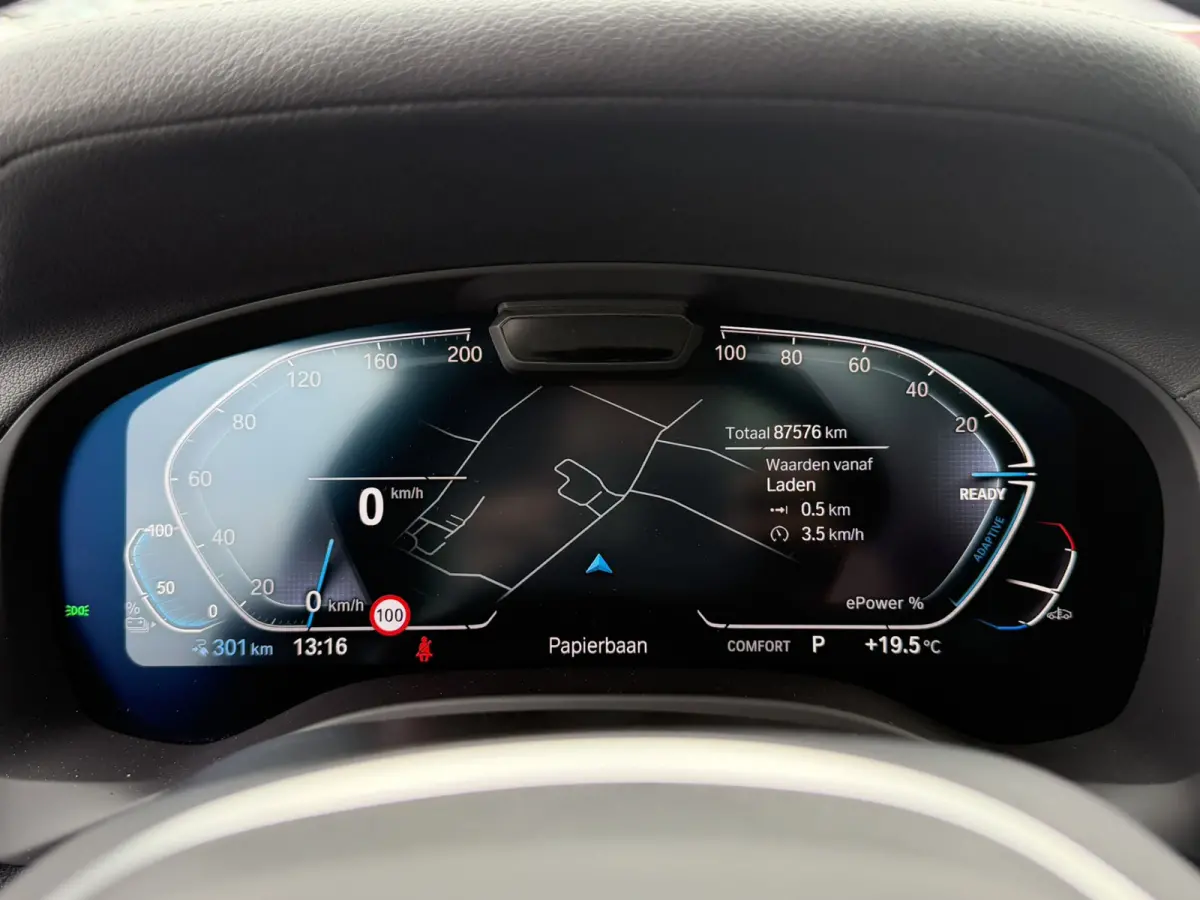High Executive 80 kWh M Sport Panoramadak ACC Leder Keyless Entry Carplay Achteruitrijcamera BMW Live Dashboard Professional Stuurwielverwarming