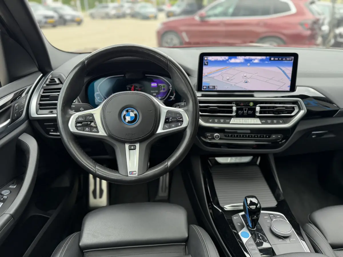 High Executive 80 kWh M Sport Panoramadak ACC Leder Keyless Entry Carplay Achteruitrijcamera BMW Live Dashboard Professional Stuurwielverwarming