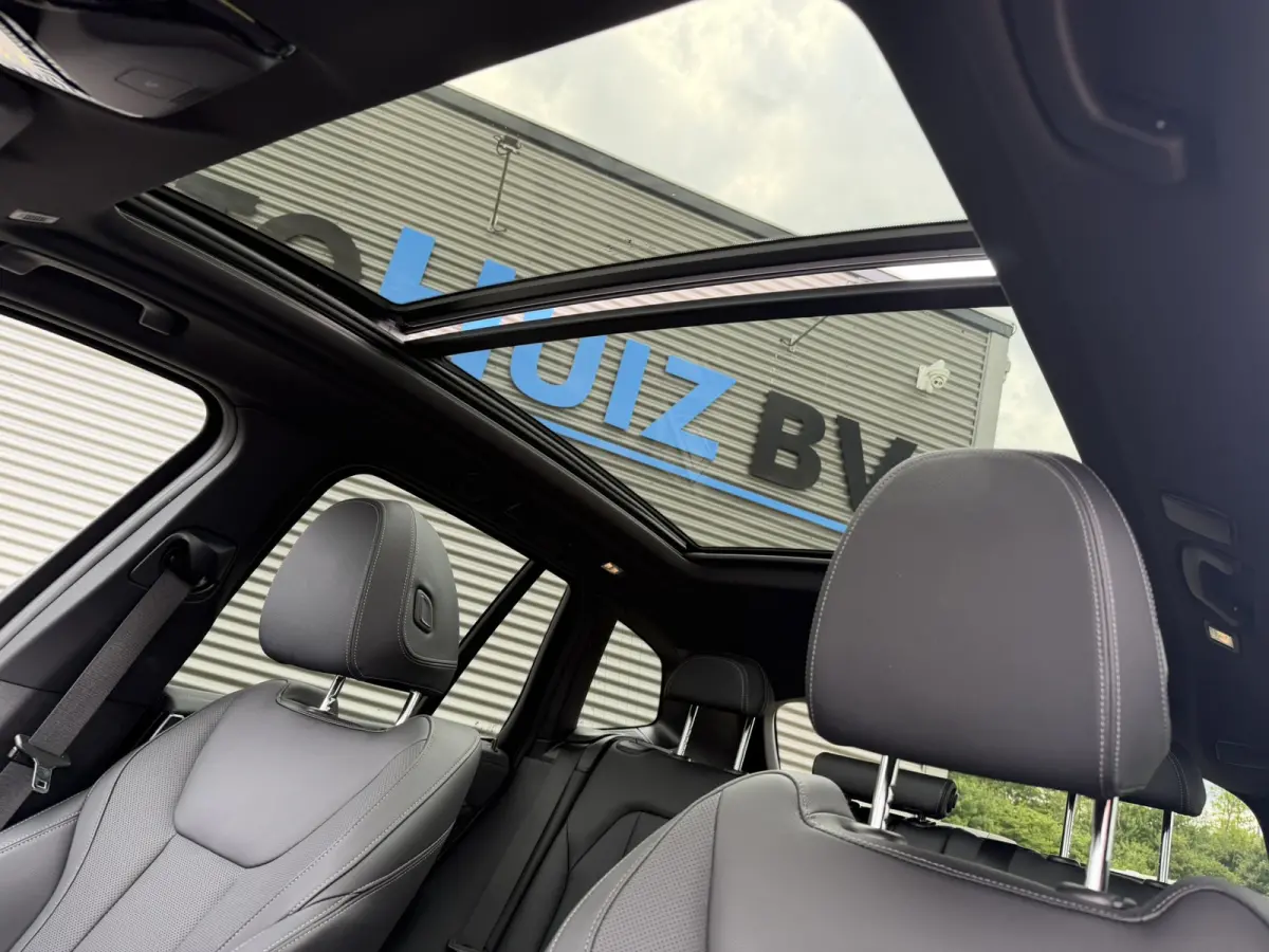 High Executive 80 kWh M Sport Panoramadak ACC Leder Keyless Entry Carplay Achteruitrijcamera BMW Live Dashboard Professional Stuurwielverwarming