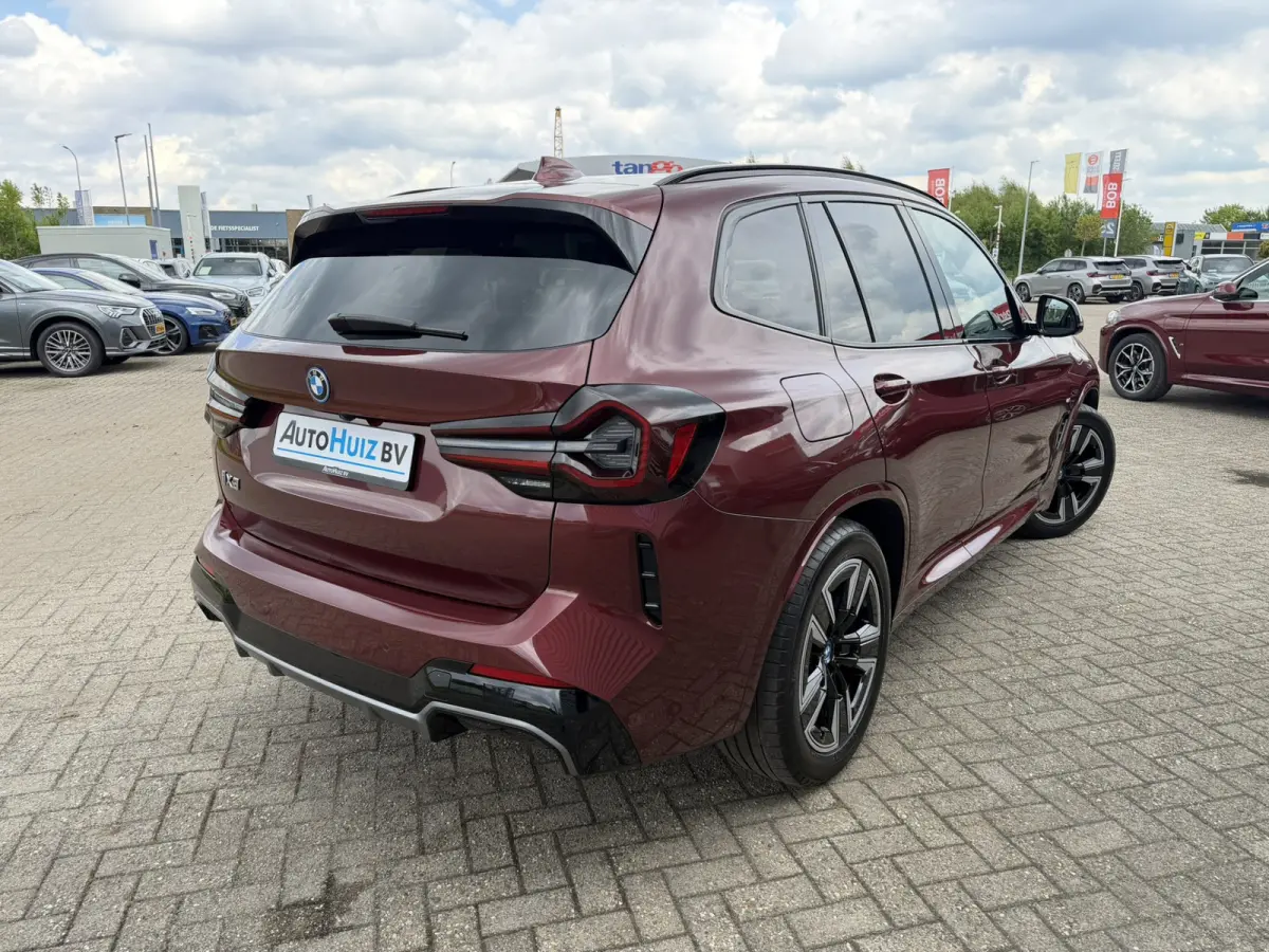 High Executive 80 kWh M Sport Panoramadak ACC Leder Keyless Entry Carplay Achteruitrijcamera BMW Live Dashboard Professional Stuurwielverwarming