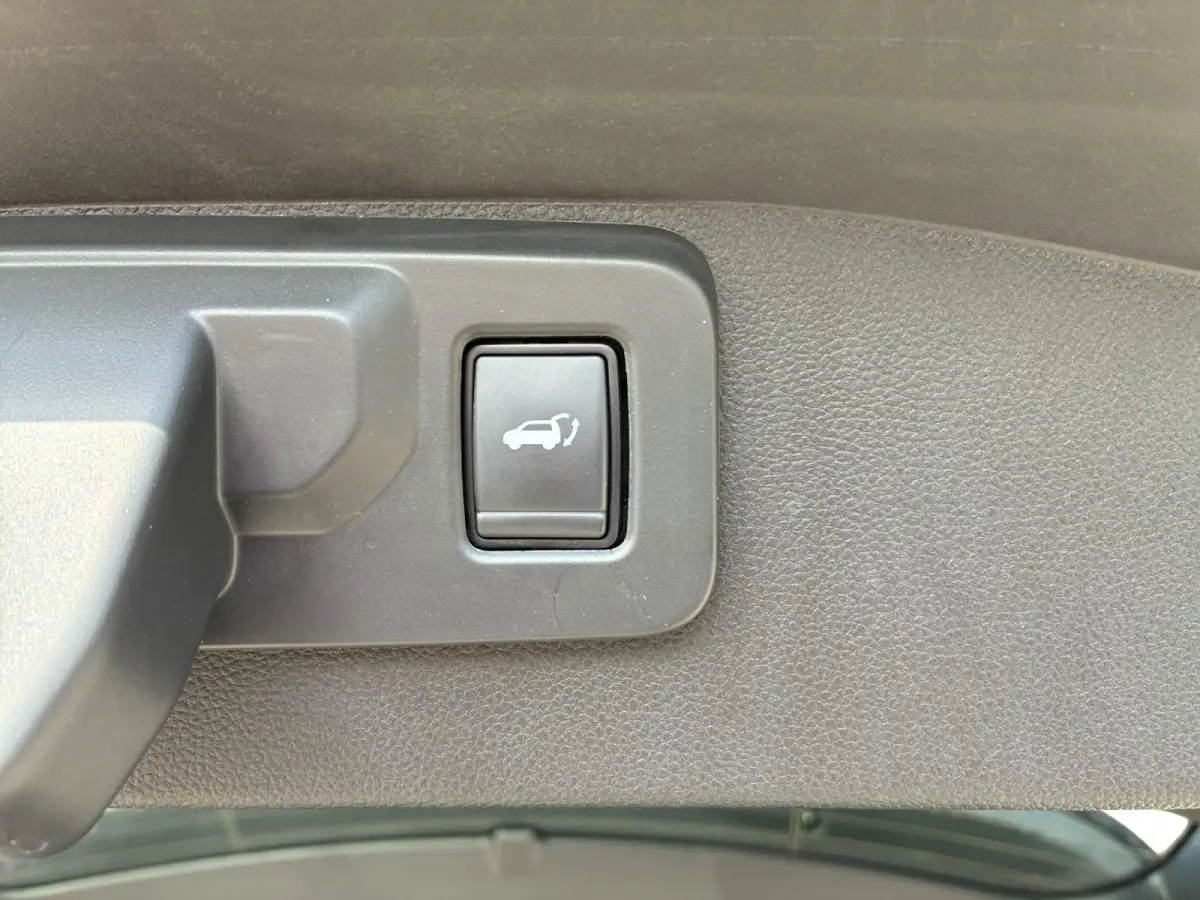Hybride 200 TECHNO | Carplay | Camera | Adaptive Cruise Control | Climate Control