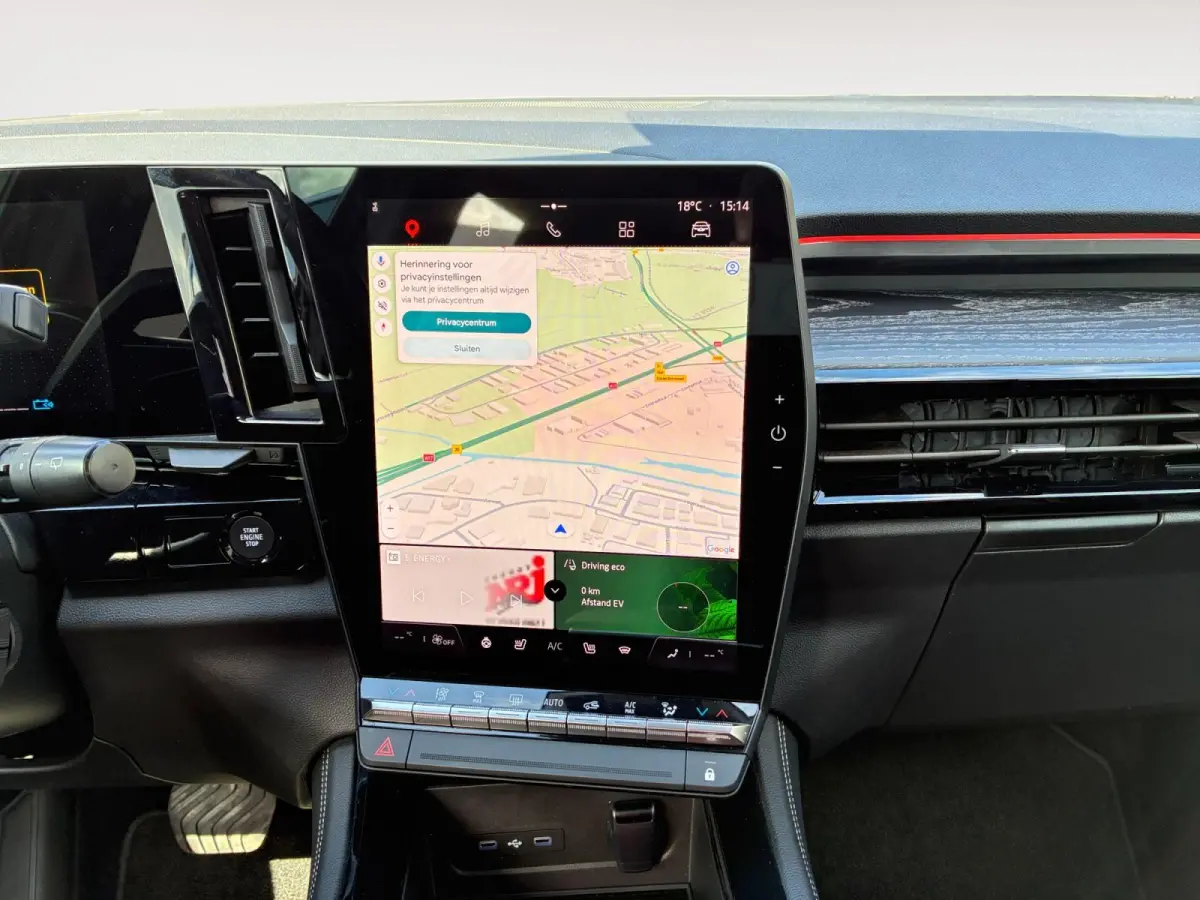 Hybride 200 TECHNO | Carplay | Camera | Adaptive Cruise Control | Climate Control