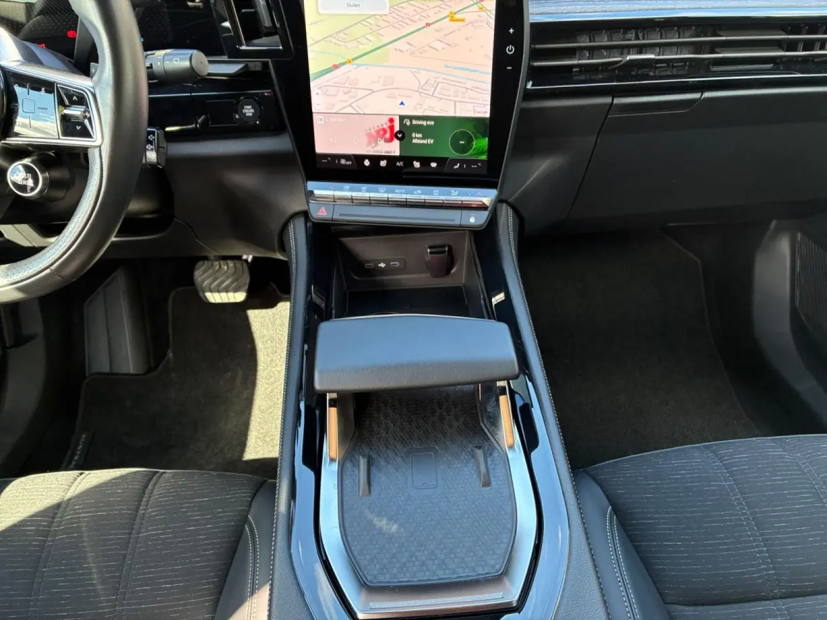 Hybride 200 TECHNO | Carplay | Camera | Adaptive Cruise Control | Climate Control