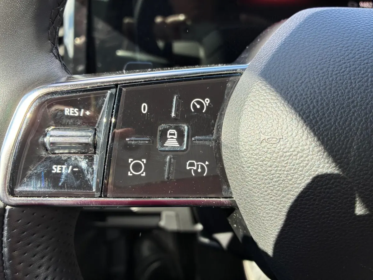 Hybride 200 TECHNO | Carplay | Camera | Adaptive Cruise Control | Climate Control