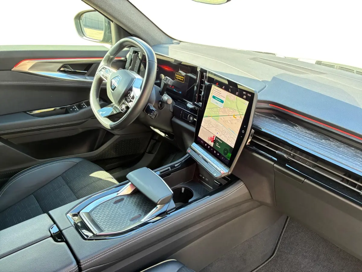 Hybride 200 TECHNO | Carplay | Camera | Adaptive Cruise Control | Climate Control