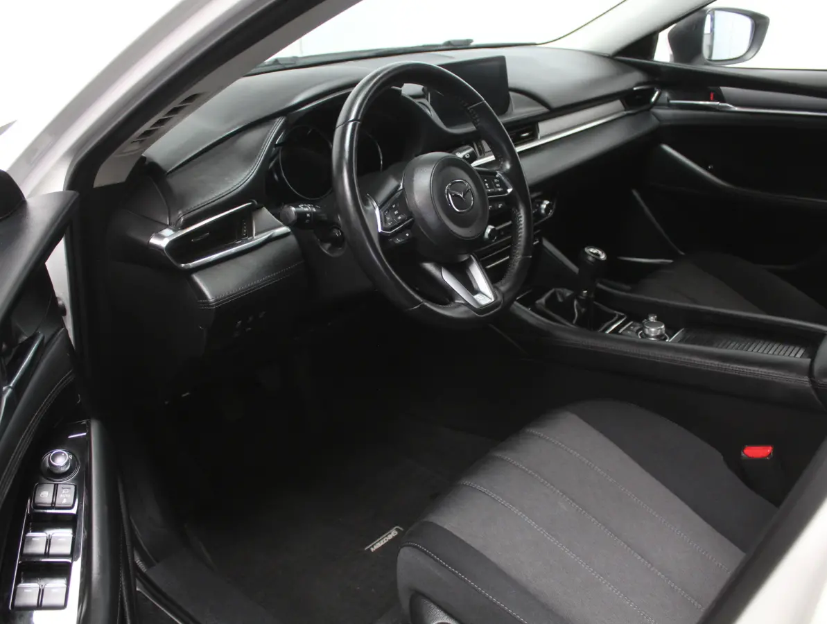 2.0 SkyActiv-G 165 Luxury CLIMATE | CARPLAY | LMV19 | AFNBTRHAAK | STOEL/STUURVERW | HEAD-UP | LED | ADAPCRUISE