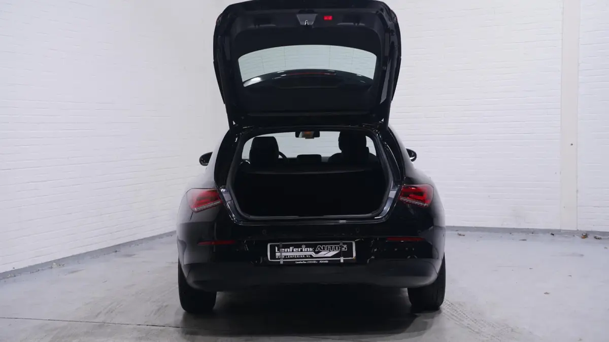 180 Business Line NAP 1e eigen. LED-verlichting 17"-lichtmetalen velgen navigatie PDC v+a DAB bluetooth Camera sportstoelen stoelverwarming voor electr-achterklep schakelflippers aan het stu