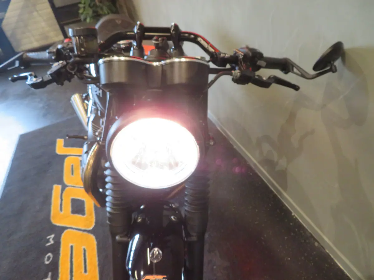 SPEED TWIN IRONHEAD FRAAI!