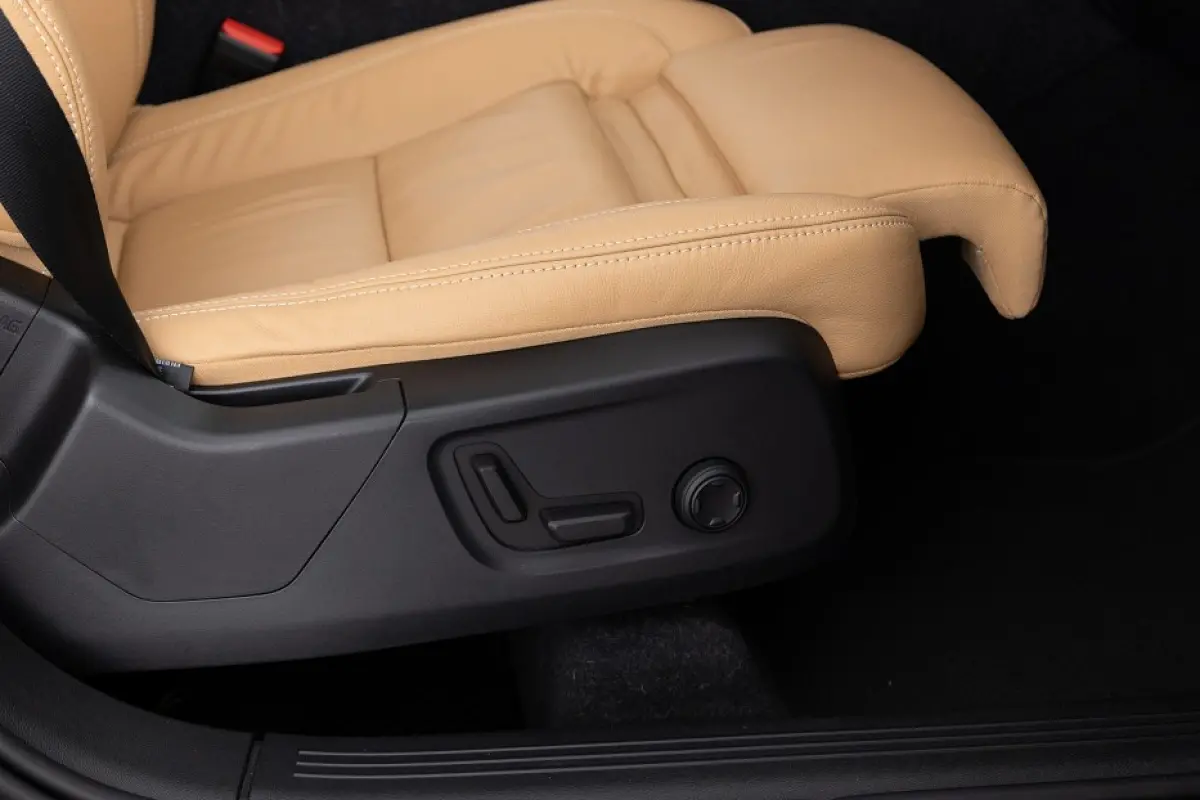 T4 Inscription | PANORAMA | LEDER | PHEV