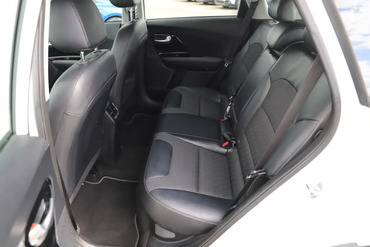1.6 GDi Hybrid DynamicLine Navigatie Achteruitrijcamera Half Leder Carplay Adaptive Cruise Rijstrooksensor