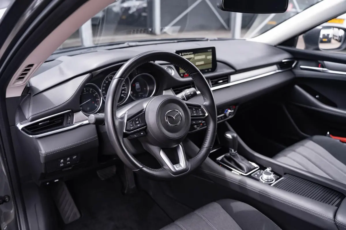 2.0 SkyActiv-G 165 Centre-Line NAP HUD Afneembare trekhaak Stoelverwarming Camera 360 PDC ECC Apple ACC DAB