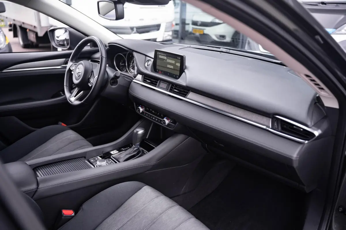 2.0 SkyActiv-G 165 Centre-Line NAP HUD Afneembare trekhaak Stoelverwarming Camera 360 PDC ECC Apple ACC DAB