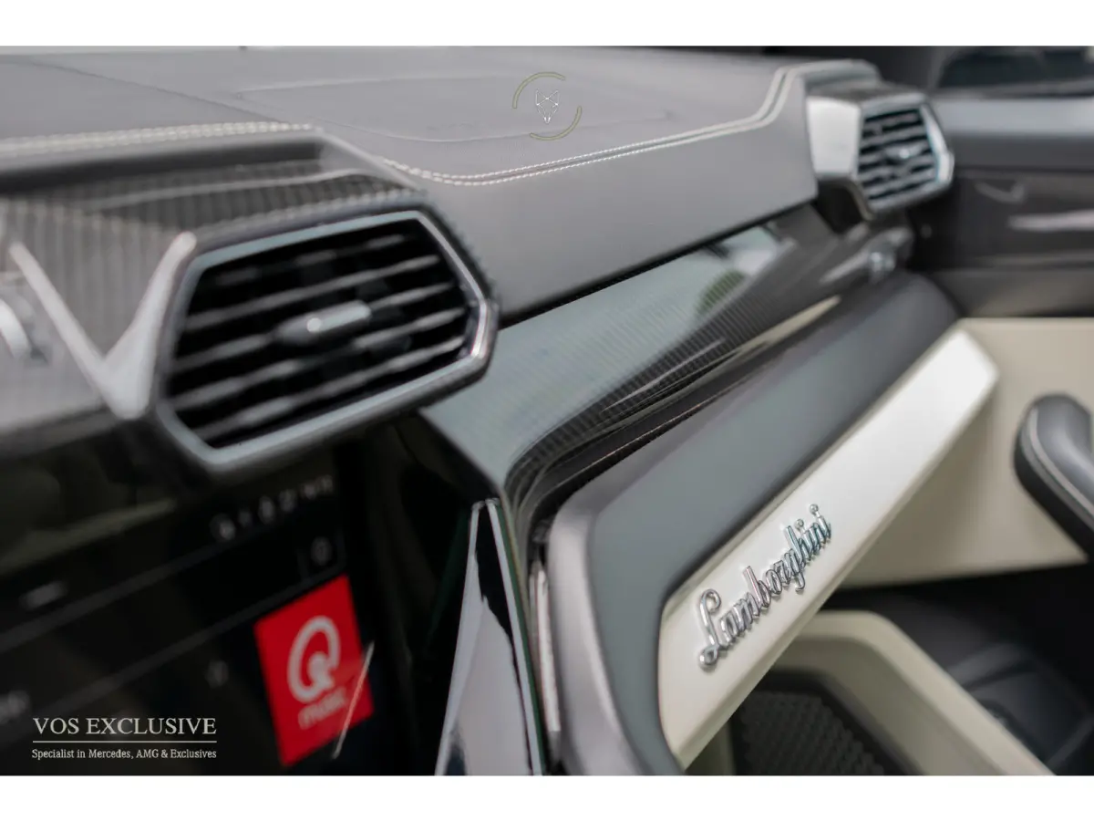 4.0 V8 BTW Full Carbon in- & exterieur|B&O Advanced 3D|ANIMA|Ceramic|Massage|Keyless|HUD|23"|Pano|Softclose