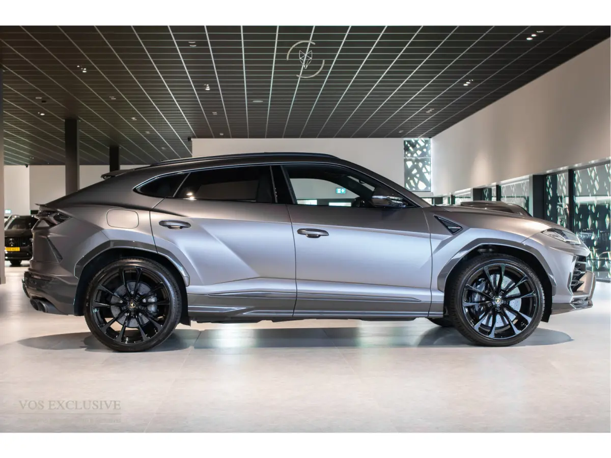 4.0 V8 BTW Full Carbon in- & exterieur|B&O Advanced 3D|ANIMA|Ceramic|Massage|Keyless|HUD|23"|Pano|Softclose