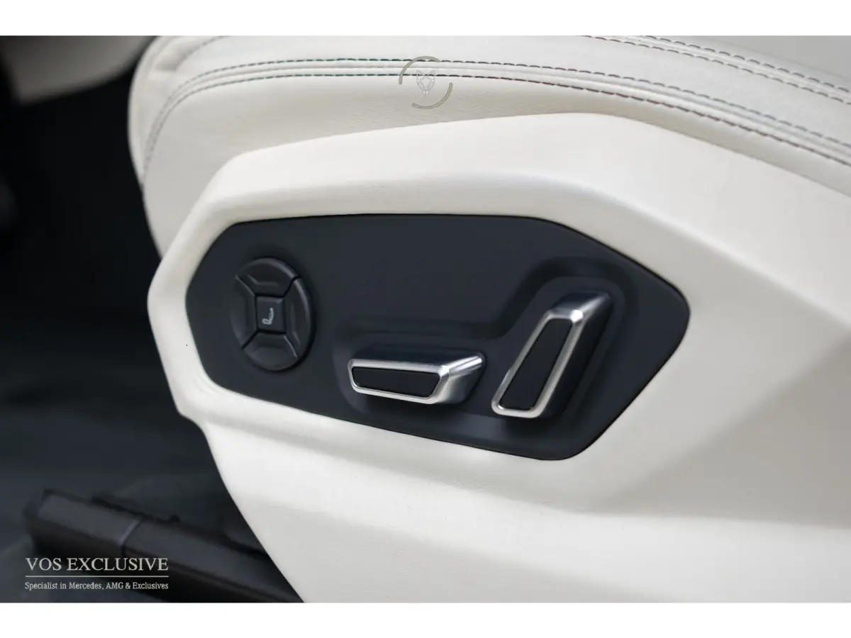 4.0 V8 BTW Full Carbon in- & exterieur|B&O Advanced 3D|ANIMA|Ceramic|Massage|Keyless|HUD|23"|Pano|Softclose