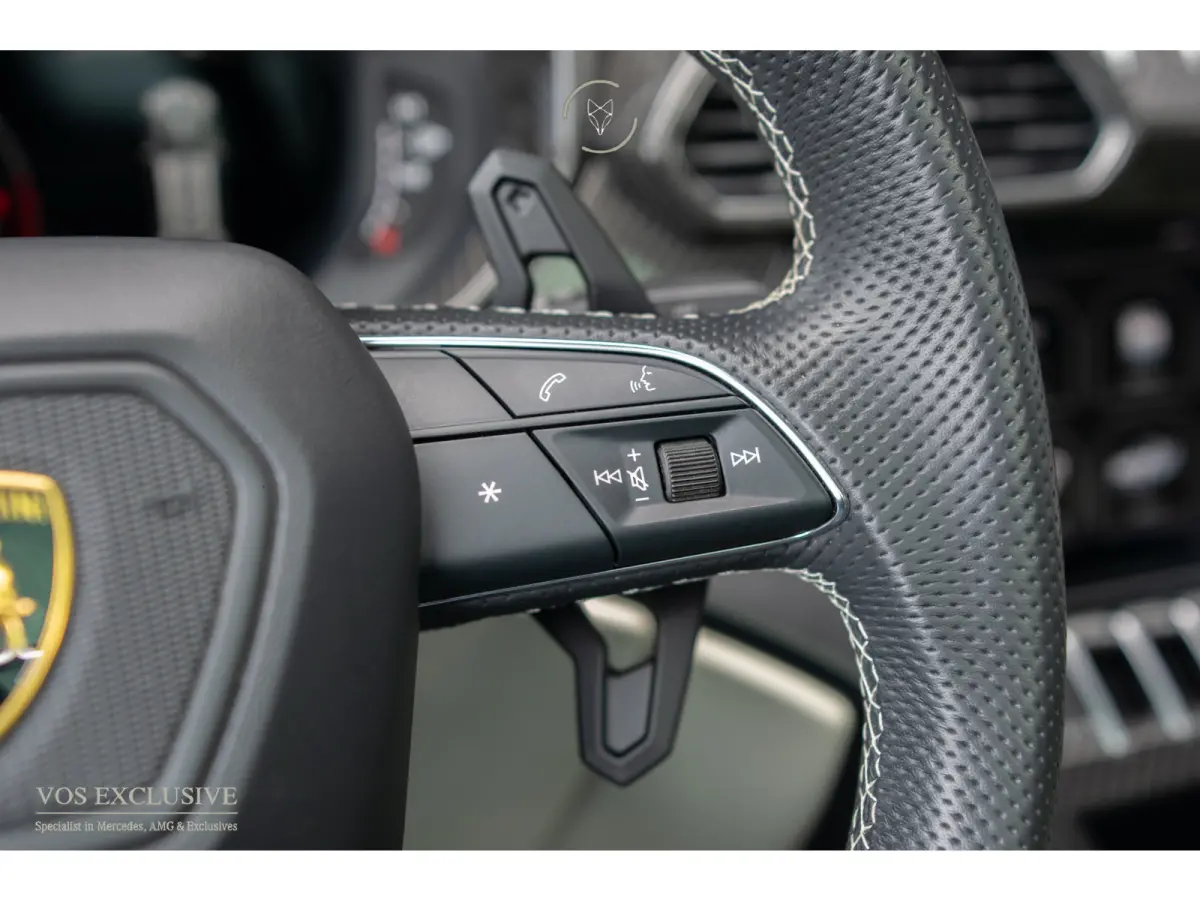 4.0 V8 BTW Full Carbon in- & exterieur|B&O Advanced 3D|ANIMA|Ceramic|Massage|Keyless|HUD|23"|Pano|Softclose