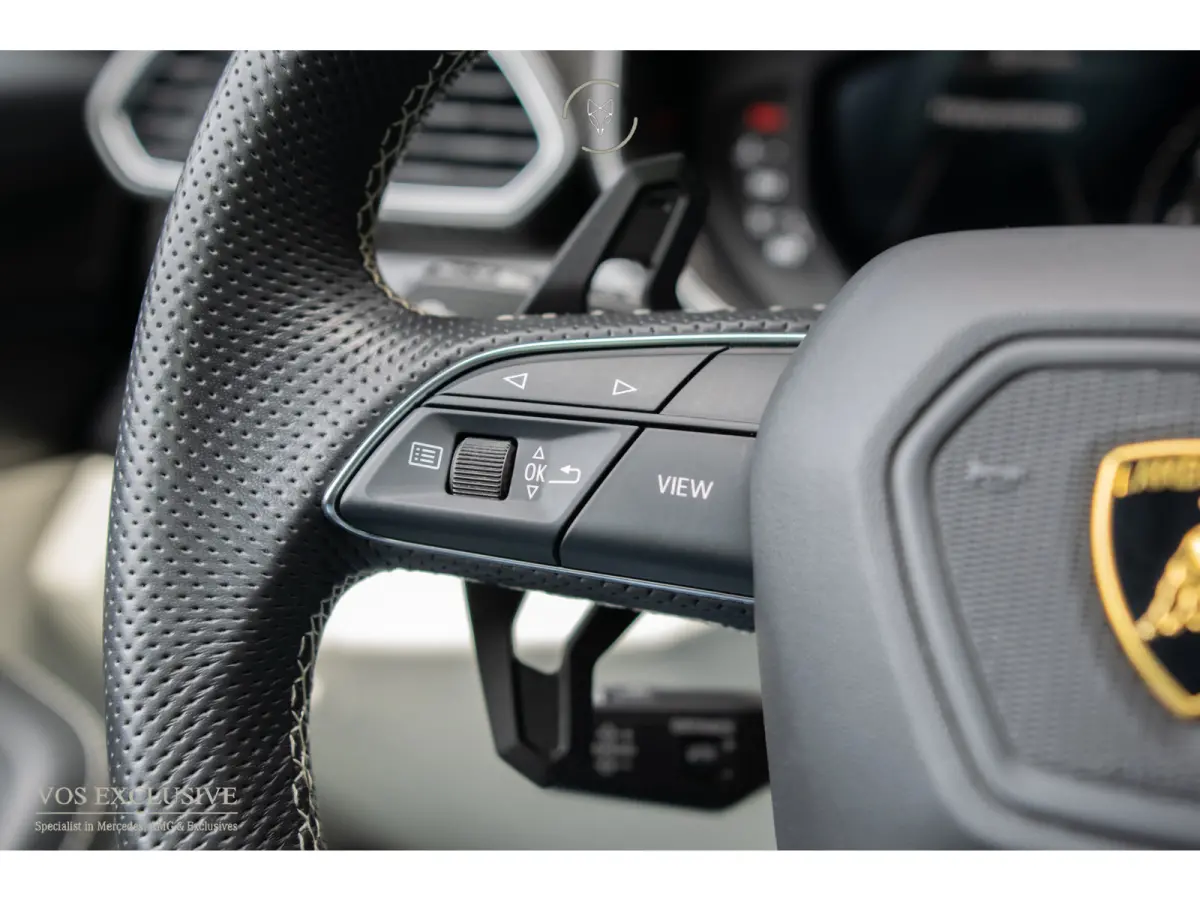 4.0 V8 BTW Full Carbon in- & exterieur|B&O Advanced 3D|ANIMA|Ceramic|Massage|Keyless|HUD|23"|Pano|Softclose