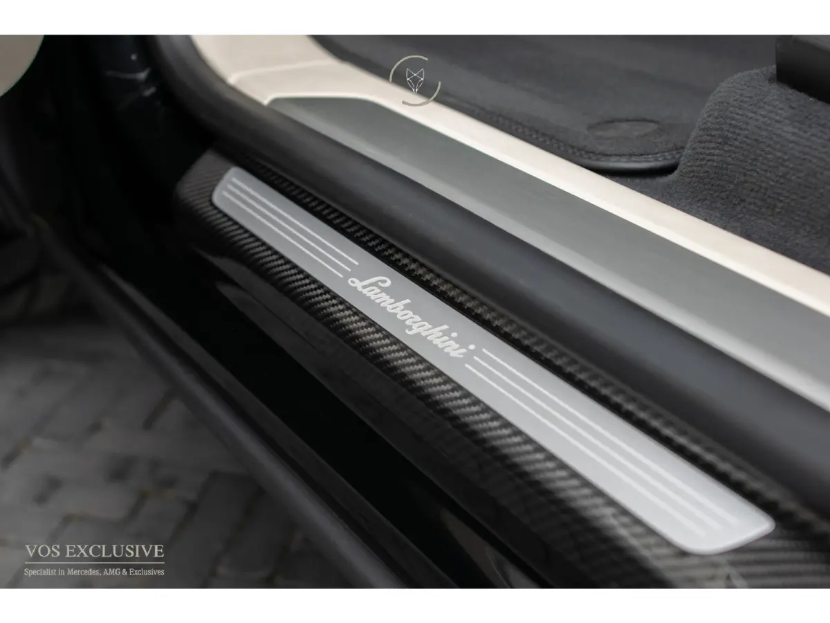 4.0 V8 BTW Full Carbon in- & exterieur|B&O Advanced 3D|ANIMA|Ceramic|Massage|Keyless|HUD|23"|Pano|Softclose