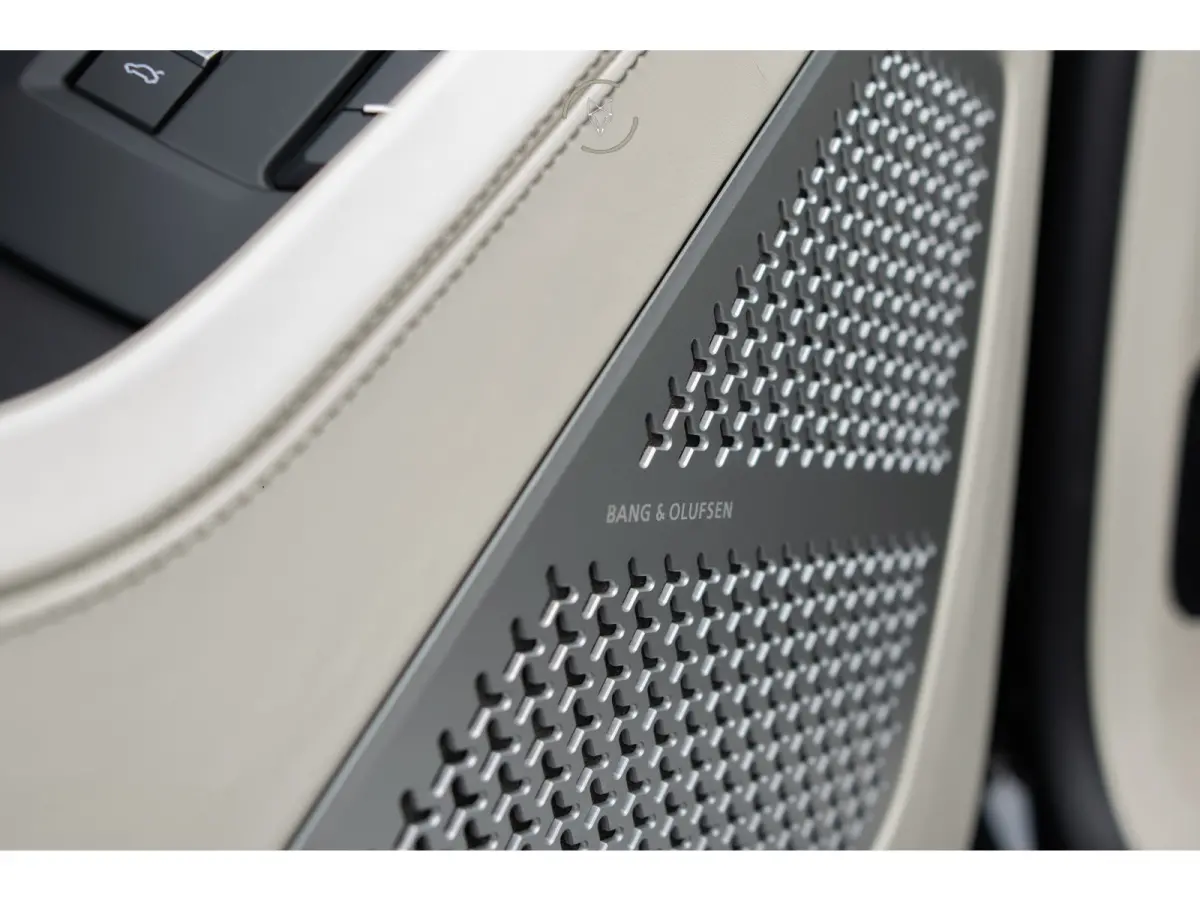 4.0 V8 BTW Full Carbon in- & exterieur|B&O Advanced 3D|ANIMA|Ceramic|Massage|Keyless|HUD|23"|Pano|Softclose