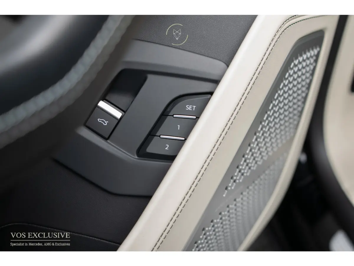 4.0 V8 BTW Full Carbon in- & exterieur|B&O Advanced 3D|ANIMA|Ceramic|Massage|Keyless|HUD|23"|Pano|Softclose