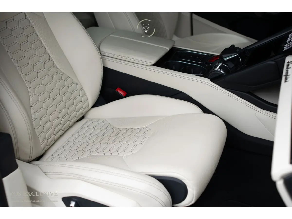 4.0 V8 BTW Full Carbon in- & exterieur|B&O Advanced 3D|ANIMA|Ceramic|Massage|Keyless|HUD|23"|Pano|Softclose