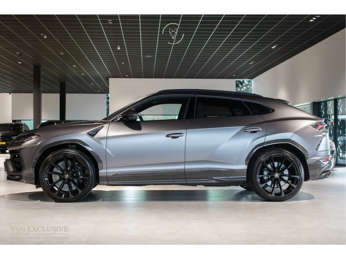 4.0 V8 BTW Full Carbon in- & exterieur|B&O Advanced 3D|ANIMA|Ceramic|Massage|Keyless|HUD|23"|Pano|Softclose
