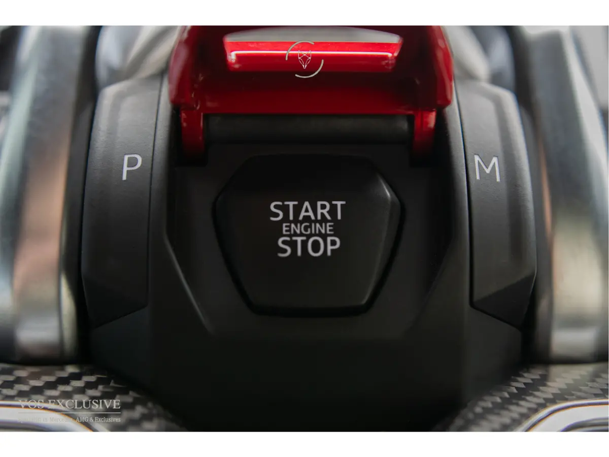 4.0 V8 BTW Full Carbon in- & exterieur|B&O Advanced 3D|ANIMA|Ceramic|Massage|Keyless|HUD|23"|Pano|Softclose