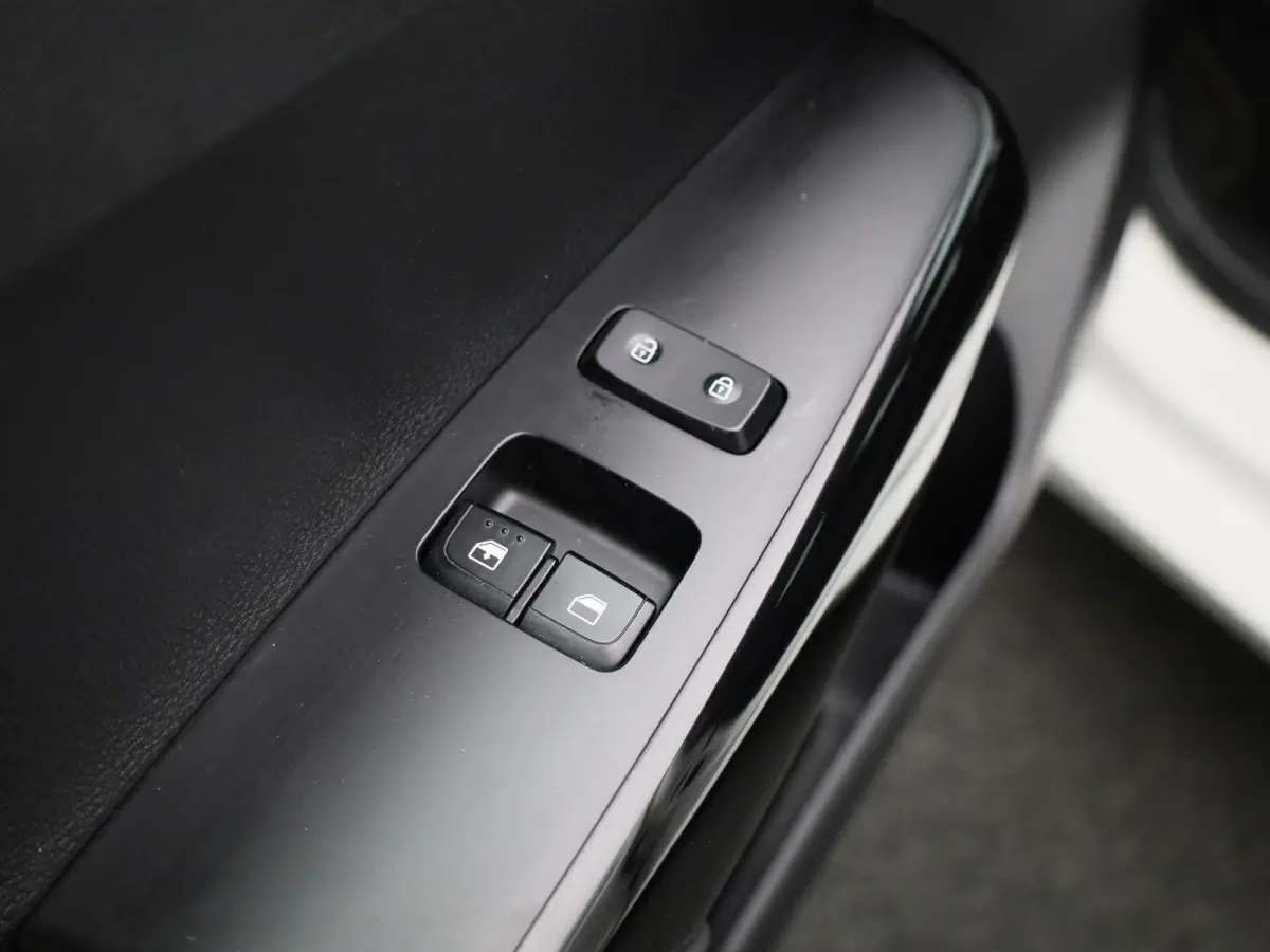 1.0 DPi ComfortLine | APPLE CARPLAY | AUTOMAAT | AIRCO | BT TELEFOON | 5 DEURS | CENTRALE DEUR VERGRENDLING | CRUISE CONTROL |
