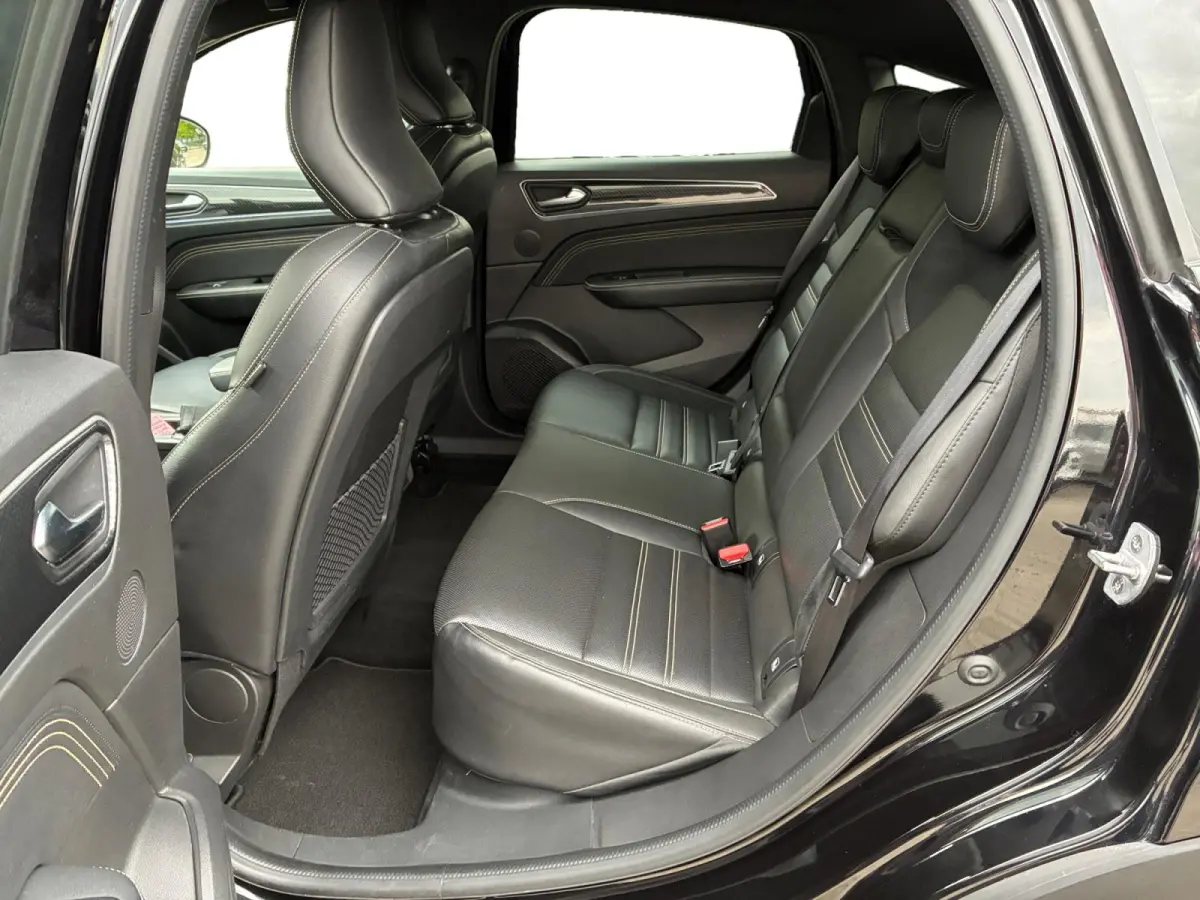 1.6 E-Tech Hybrid 145 R.S. Line | Carplay | Camera | Adaptive Cruise Control | Climate Control | Leder en Alcantara