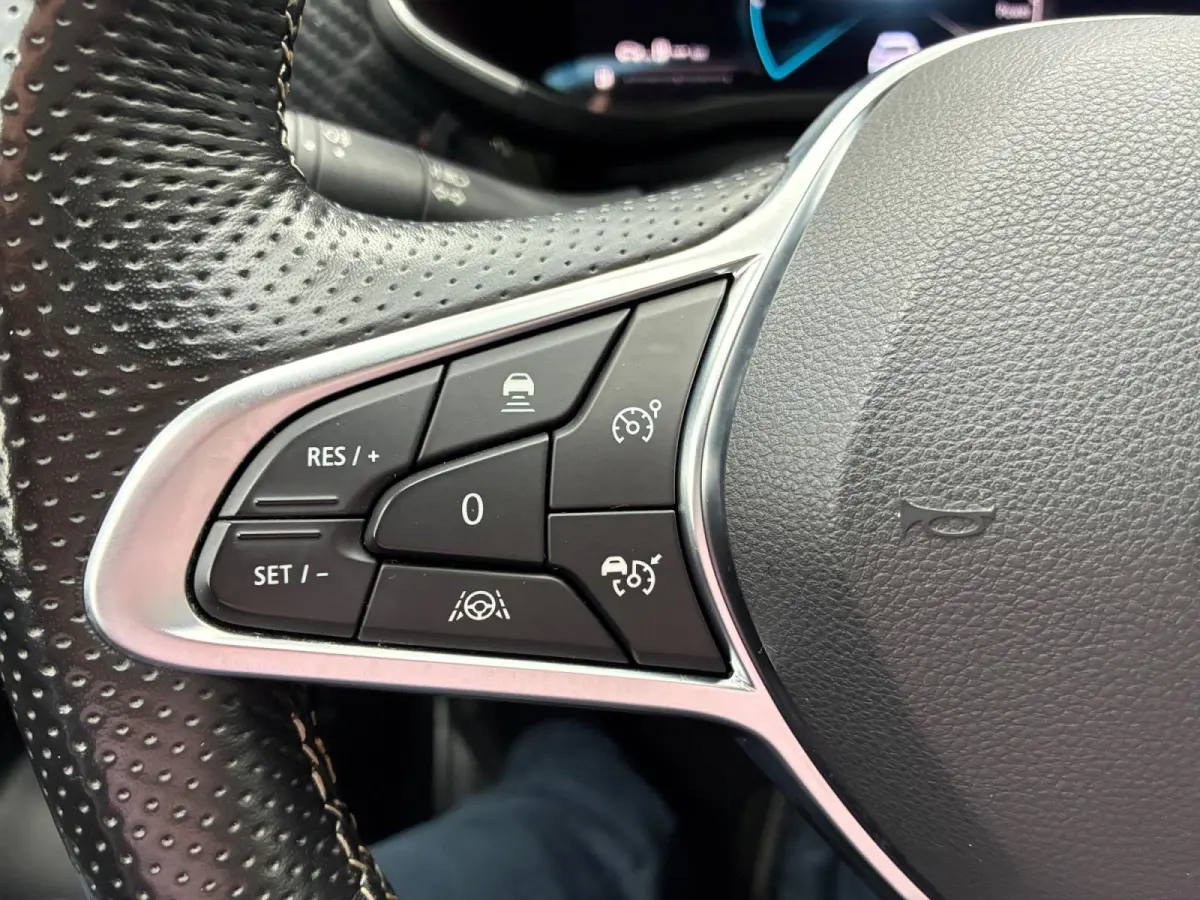 1.6 E-Tech Hybrid 145 R.S. Line | Carplay | Camera | Adaptive Cruise Control | Climate Control | Leder en Alcantara