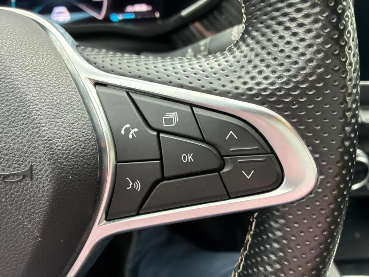 1.6 E-Tech Hybrid 145 R.S. Line | Carplay | Camera | Adaptive Cruise Control | Climate Control | Leder en Alcantara