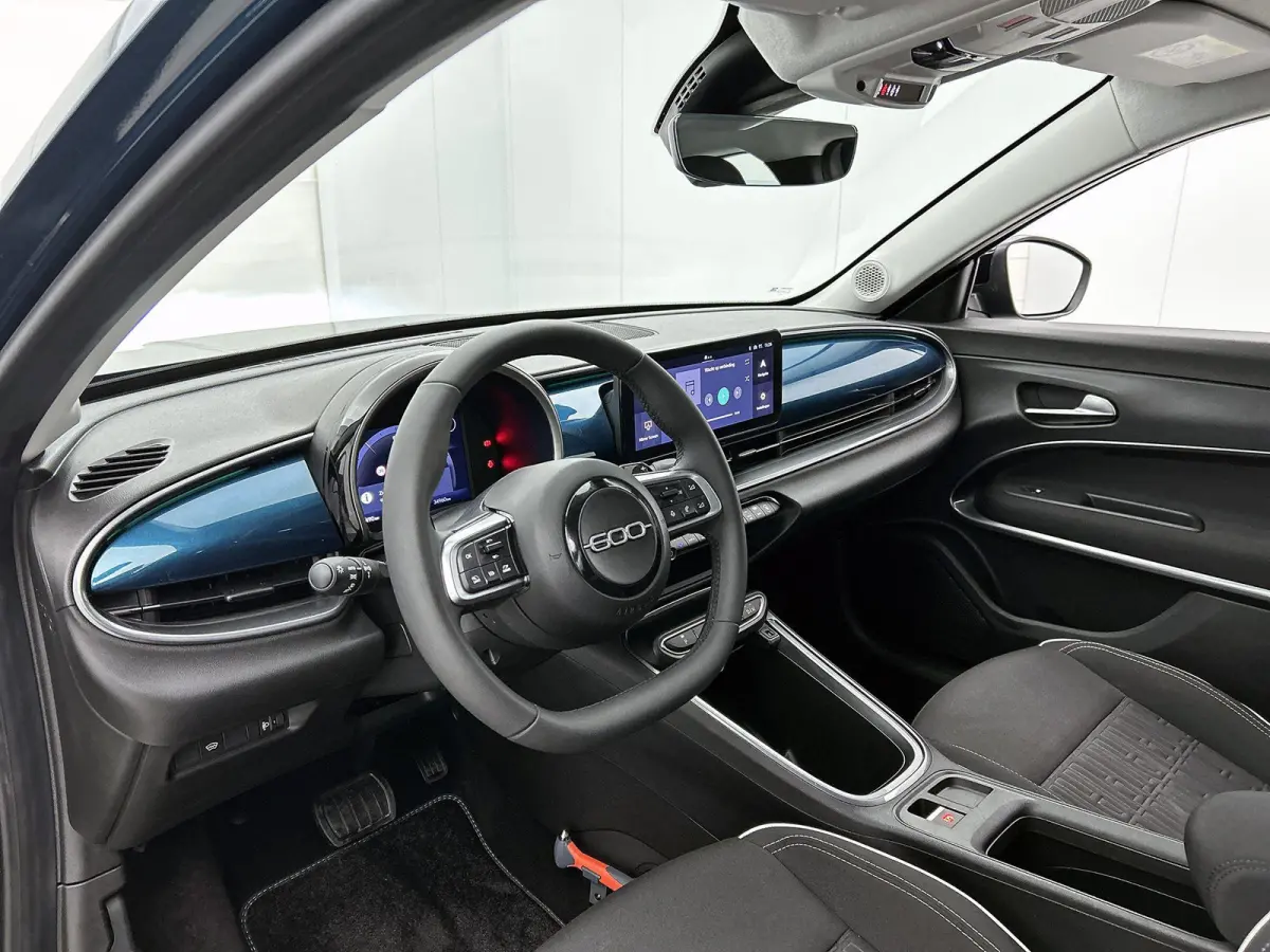 1.2 Urban 110pk Automaat | Stoelverwarming | Navigatie | Climate Control | Cruise Control | Camera | 17"LMV | Sfeerverlichting | Apple Carplay/Android Auto |