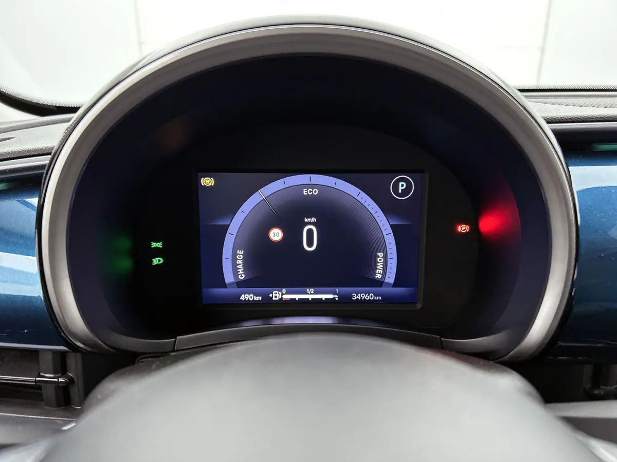 1.2 Urban 110pk Automaat | Stoelverwarming | Navigatie | Climate Control | Cruise Control | Camera | 17"LMV | Sfeerverlichting | Apple Carplay/Android Auto |