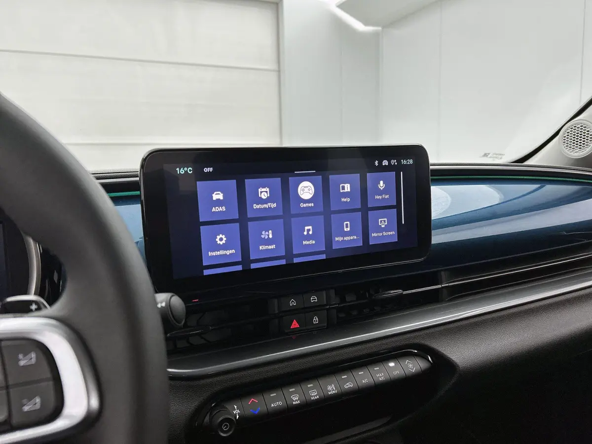 1.2 Urban 110pk Automaat | Stoelverwarming | Navigatie | Climate Control | Cruise Control | Camera | 17"LMV | Sfeerverlichting | Apple Carplay/Android Auto |