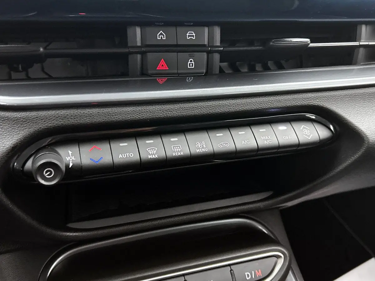 1.2 Urban 110pk Automaat | Stoelverwarming | Navigatie | Climate Control | Cruise Control | Camera | 17"LMV | Sfeerverlichting | Apple Carplay/Android Auto |