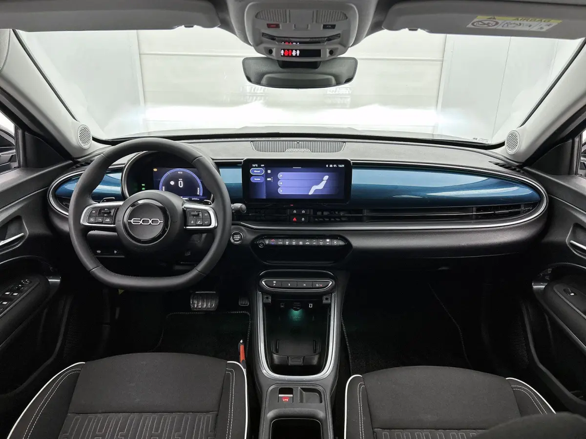 1.2 Urban 110pk Automaat | Stoelverwarming | Navigatie | Climate Control | Cruise Control | Camera | 17"LMV | Sfeerverlichting | Apple Carplay/Android Auto |
