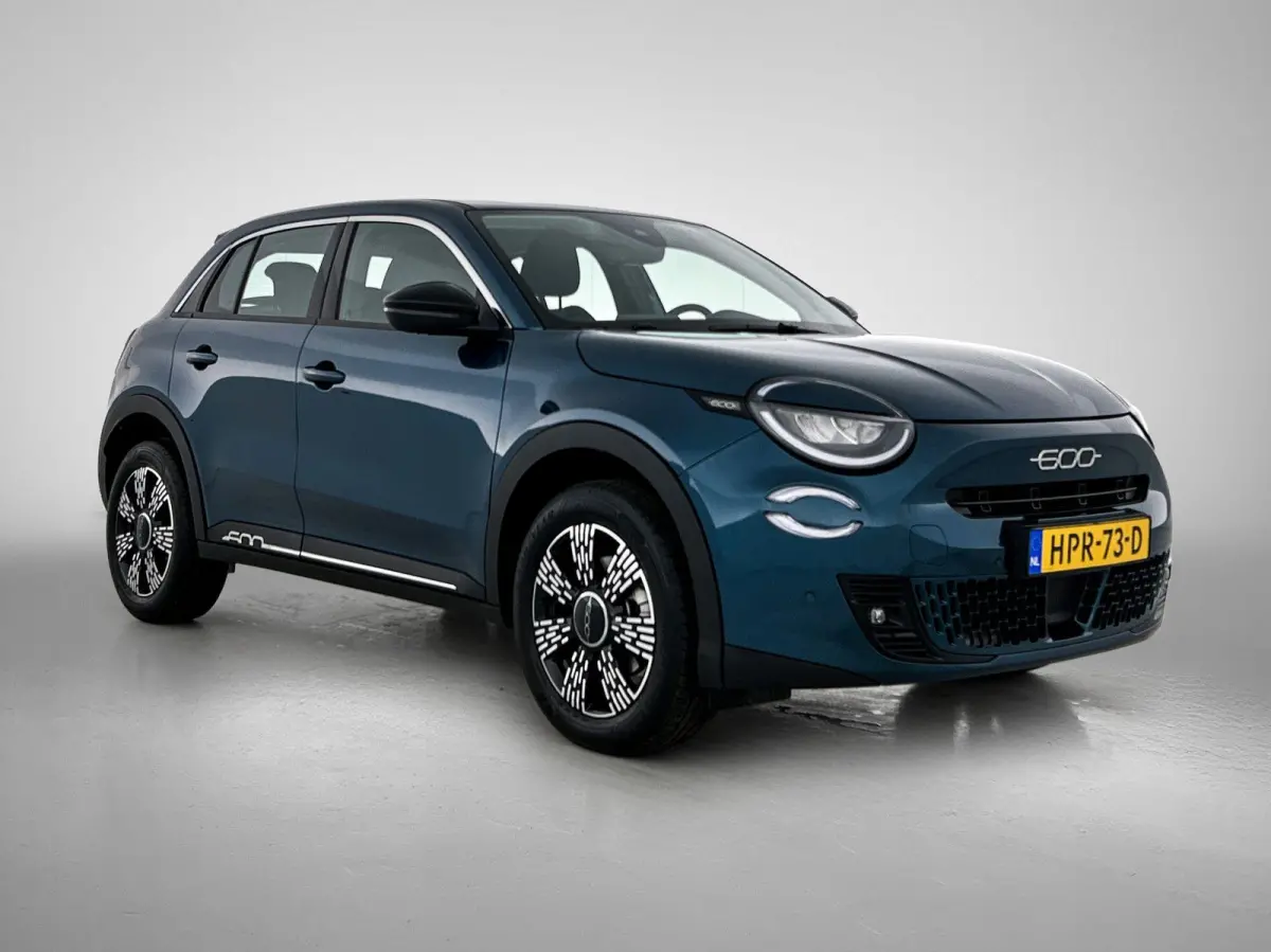 1.2 Urban 110pk Automaat | Stoelverwarming | Navigatie | Climate Control | Cruise Control | Camera | 17"LMV | Sfeerverlichting | Apple Carplay/Android Auto |