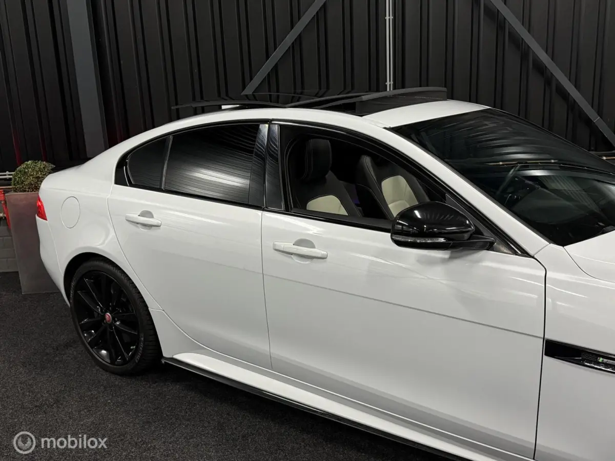 P250 2.0T R-sport BOMVOL! Pano|Meridian|Carplay