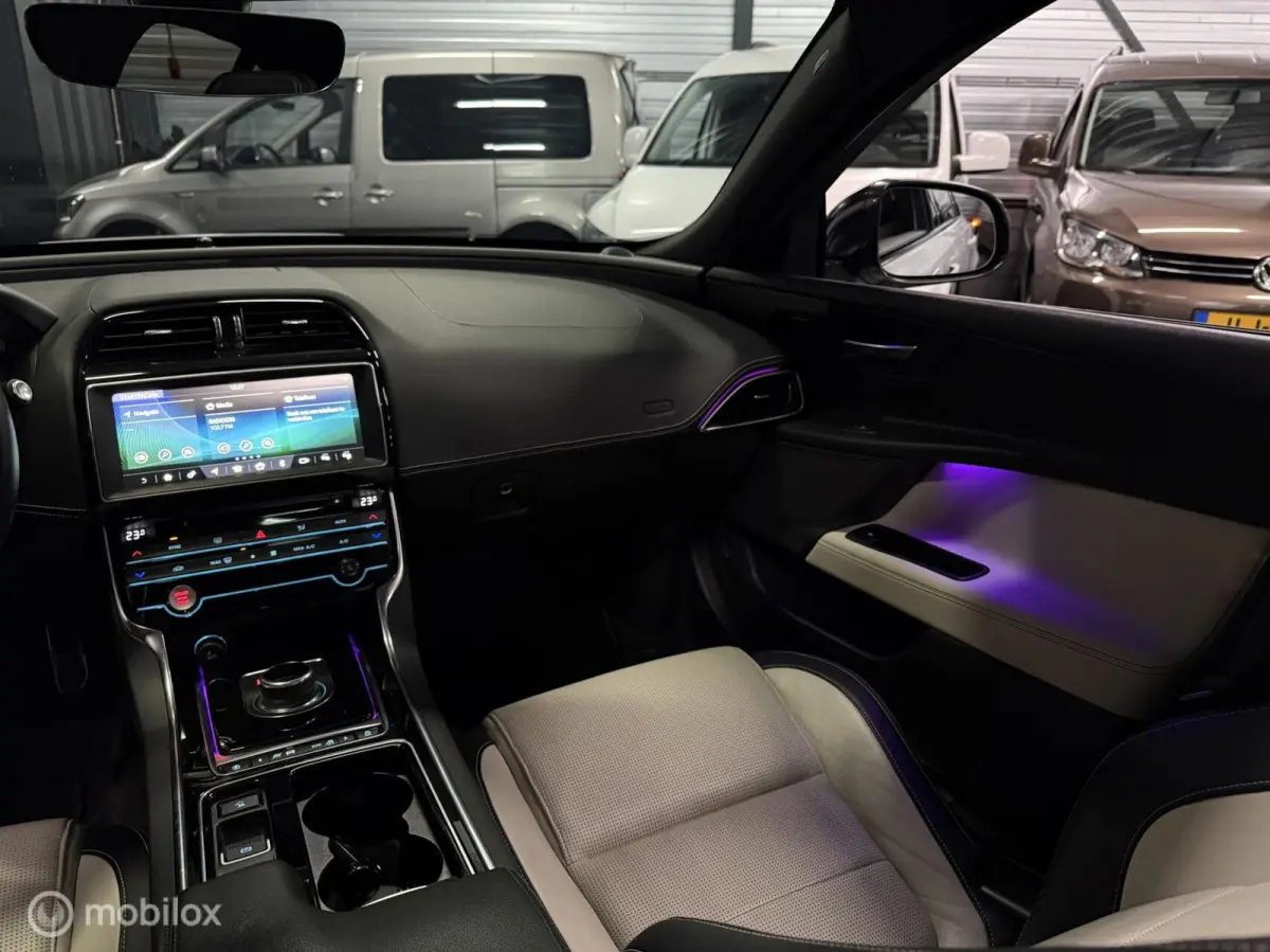 P250 2.0T R-sport BOMVOL! Pano|Meridian|Carplay