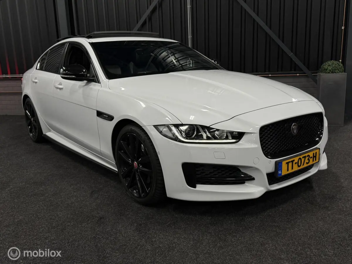 P250 2.0T R-sport BOMVOL! Pano|Meridian|Carplay
