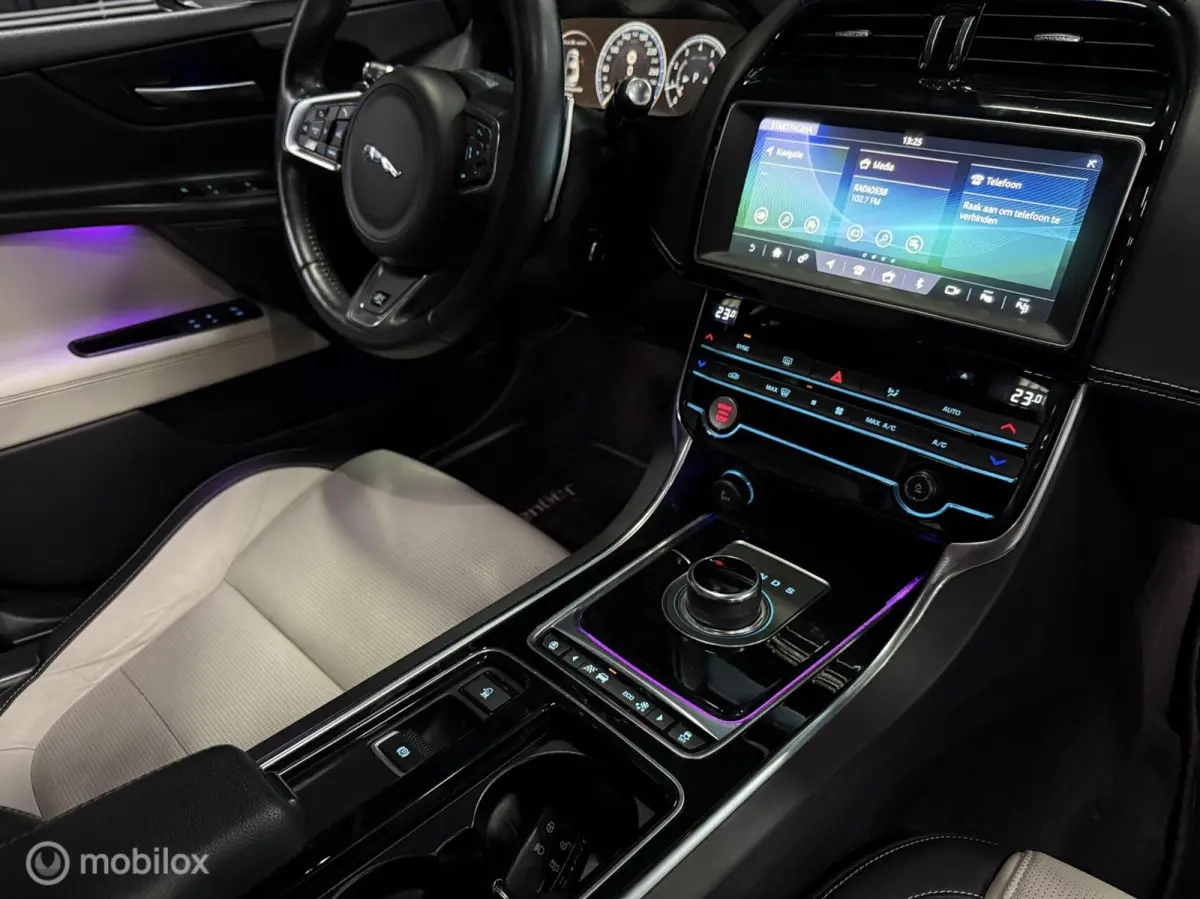 P250 2.0T R-sport BOMVOL! Pano|Meridian|Carplay