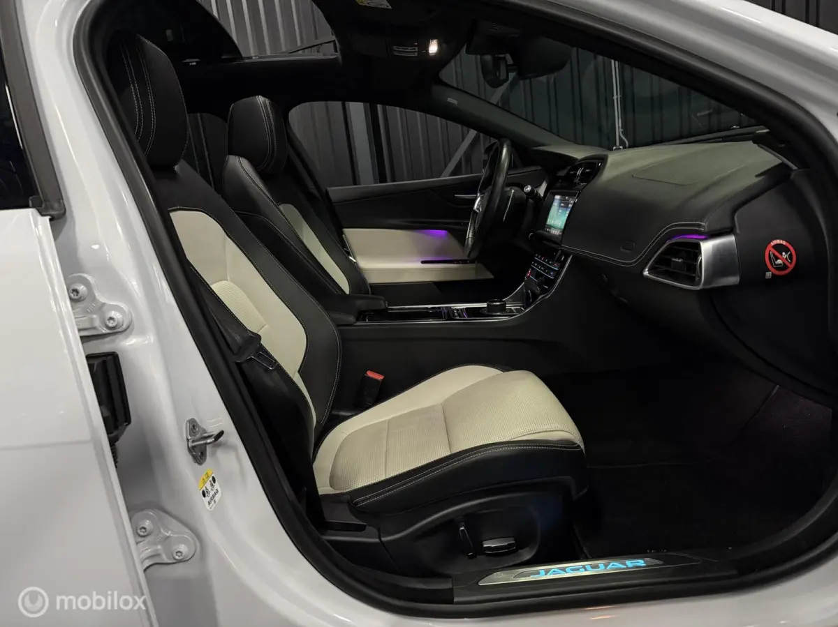 P250 2.0T R-sport BOMVOL! Pano|Meridian|Carplay
