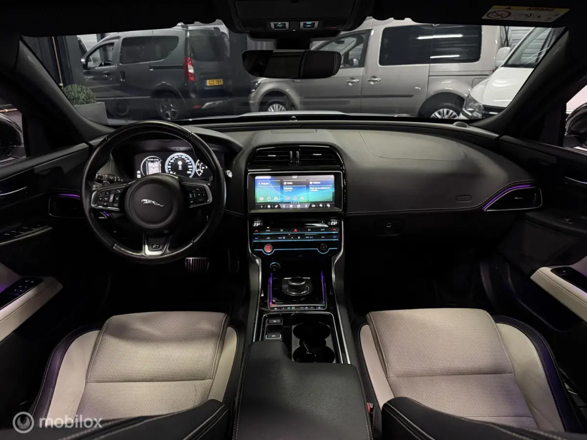 P250 2.0T R-sport BOMVOL! Pano|Meridian|Carplay