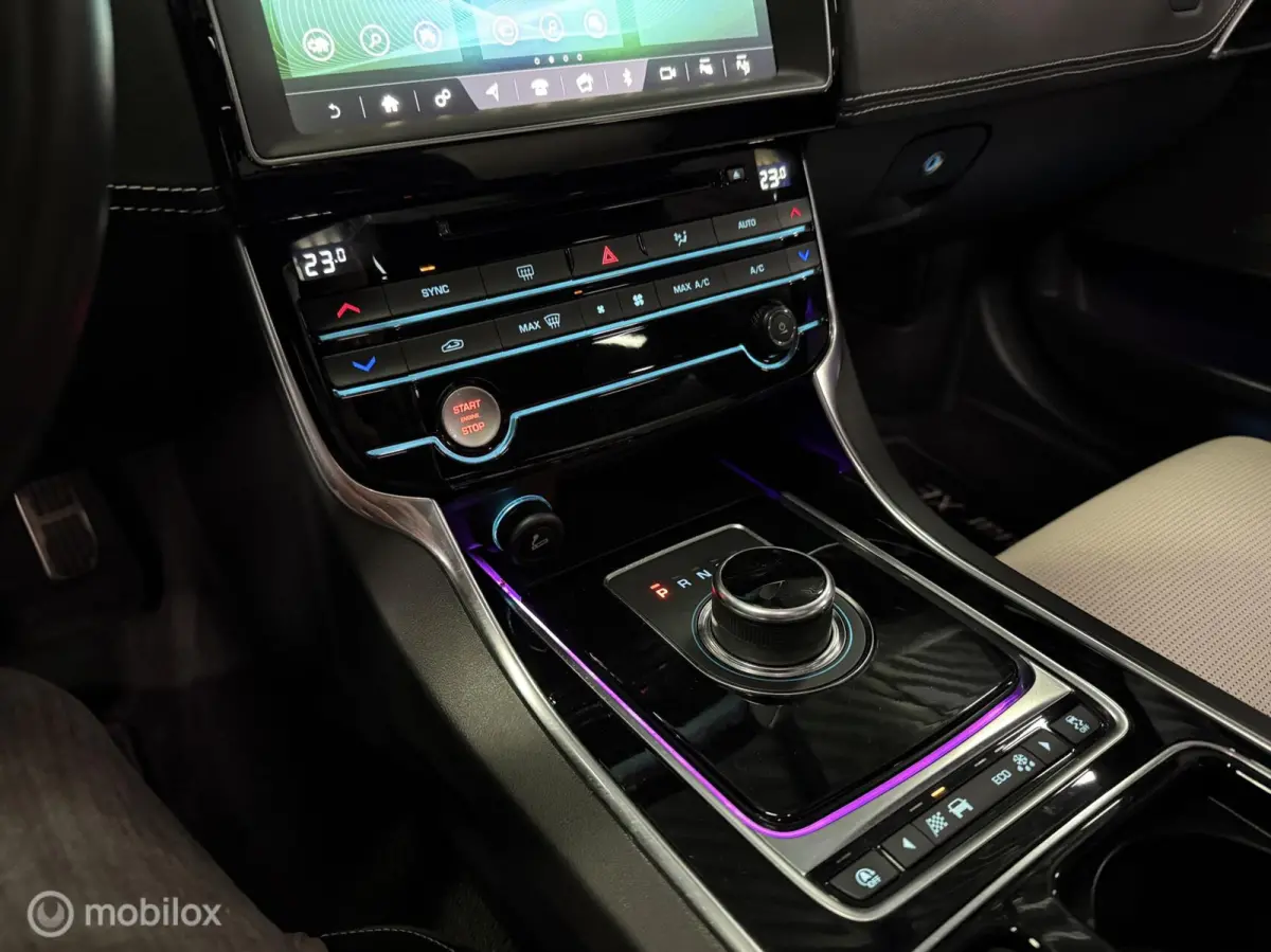 P250 2.0T R-sport BOMVOL! Pano|Meridian|Carplay