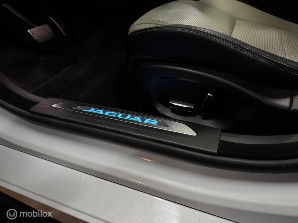 P250 2.0T R-sport BOMVOL! Pano|Meridian|Carplay