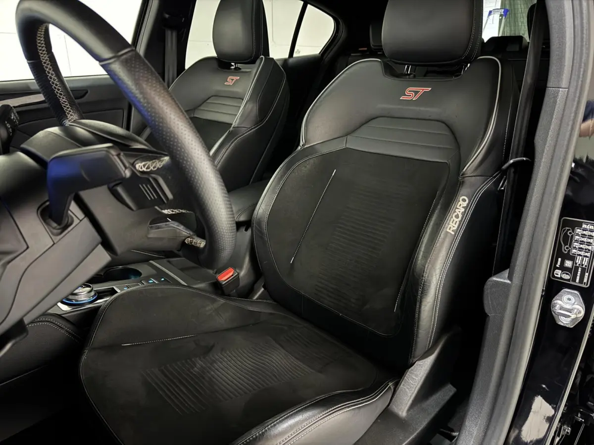 2.3 EcoBoost ST-3 Pano Camera Recaro Navi Stoelv