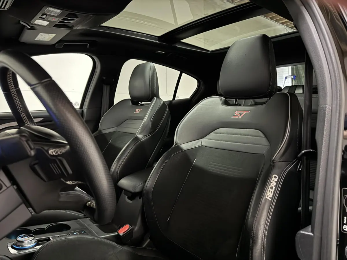 2.3 EcoBoost ST-3 Pano Camera Recaro Navi Stoelv