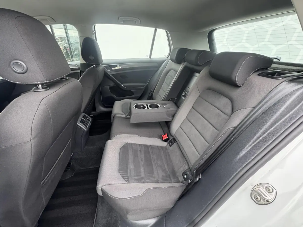 1.6 TDI Highline Business R-line Carplay Parelmoer